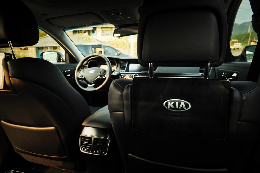  Kia Quoris 2012 года  (фото 13 из 72)